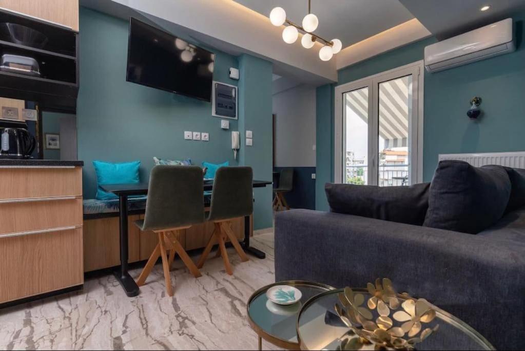 Artistic Apt In Vibrant Gazi With Large Terrace By Ghh Атина Екстериор снимка