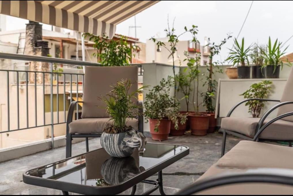 Artistic Apt In Vibrant Gazi With Large Terrace By Ghh Атина Екстериор снимка