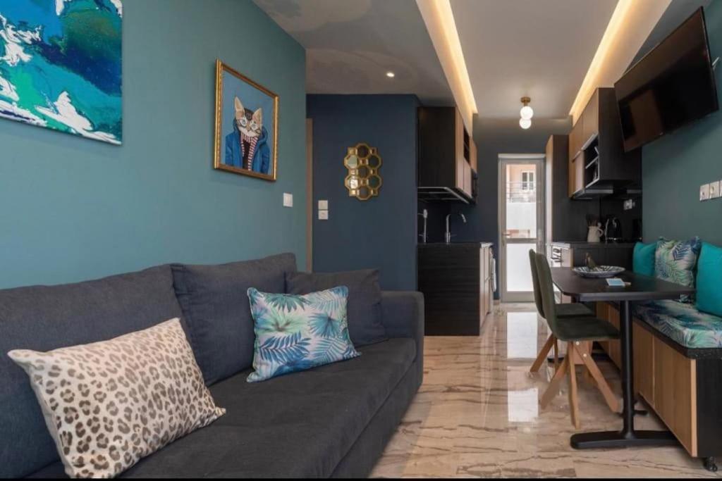 Artistic Apt In Vibrant Gazi With Large Terrace By Ghh Атина Екстериор снимка