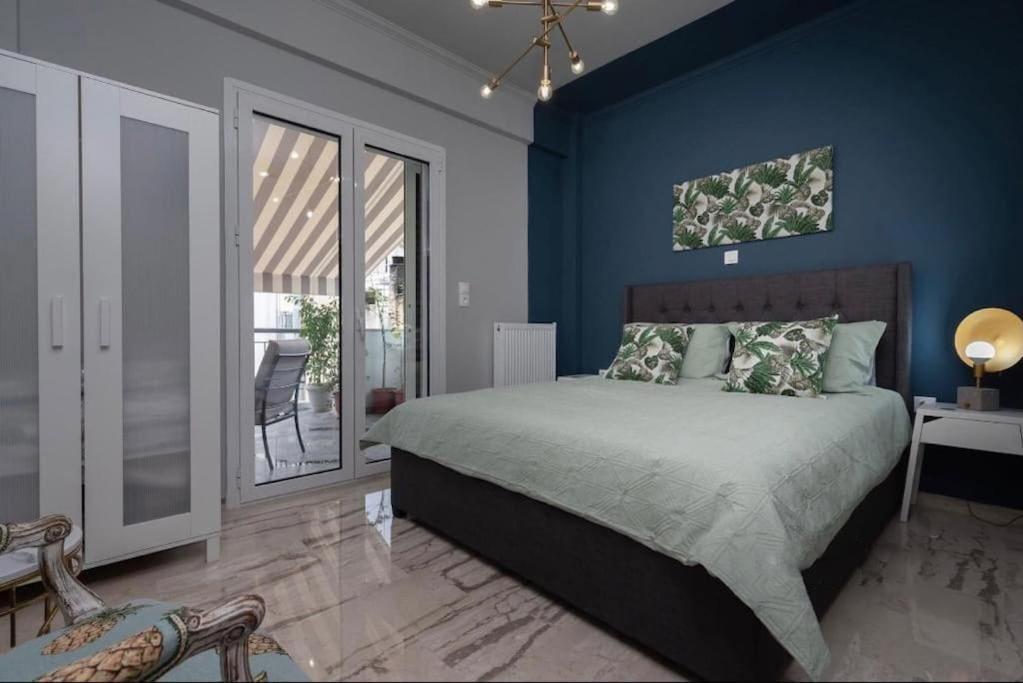 Artistic Apt In Vibrant Gazi With Large Terrace By Ghh Атина Екстериор снимка